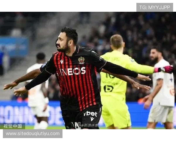 斗球体育直播ios版支持多场赛事同步直播，享受全场精彩瞬间