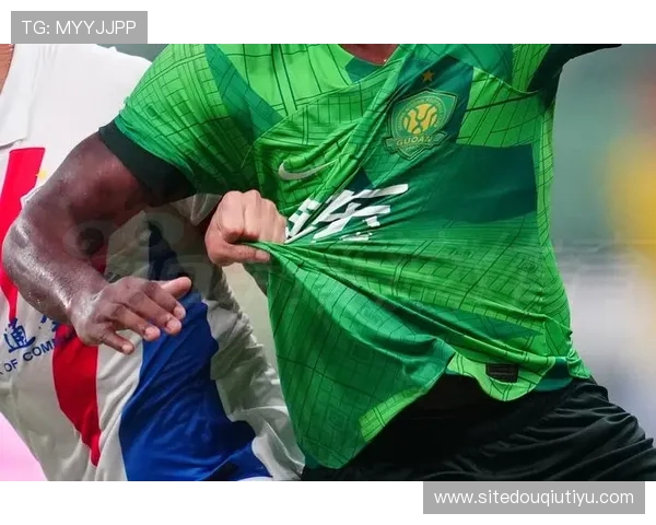 斗球直播官方提供高清赛事直播和专业解说，让足球迷体验极致视听盛宴